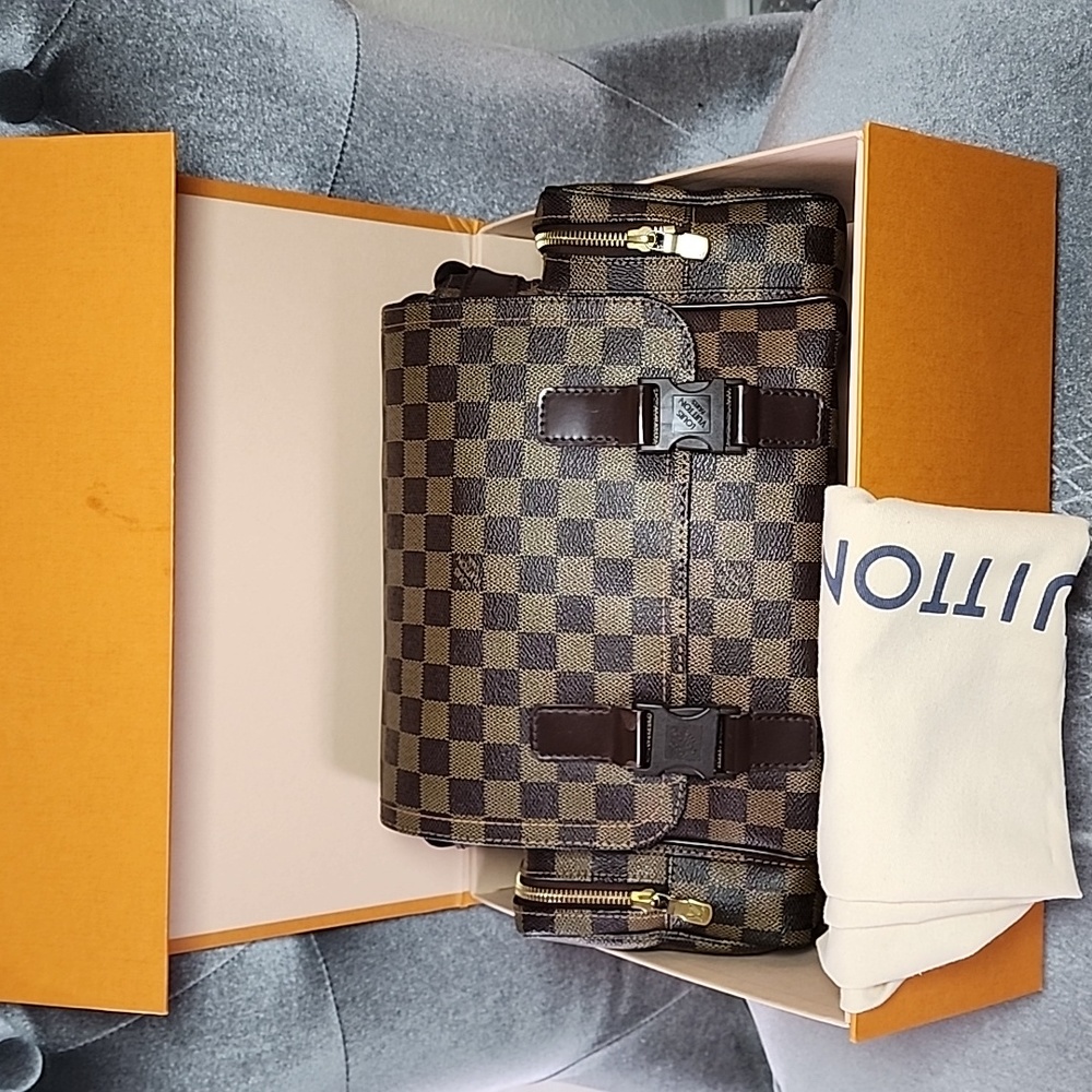 Authentic Louis Vuitton Melvillle reporter PM size